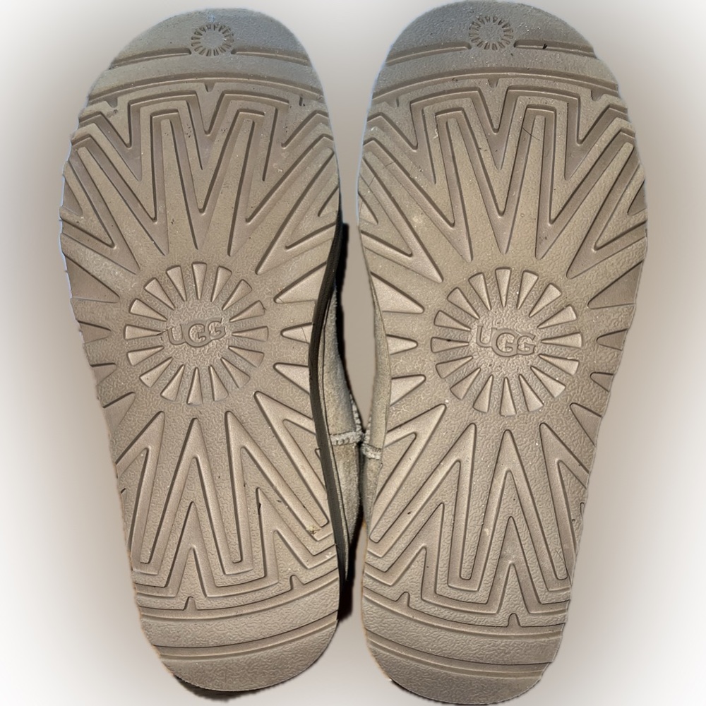 UGG MINI PLATFORM COLOR SAND-Like new - Picture 5 of 10